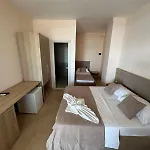 Отель La Playa - Seaside Guest